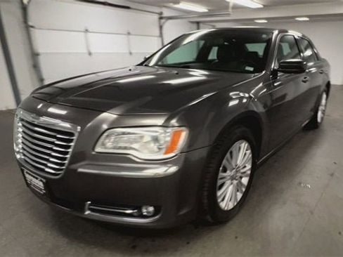 Used 2014 Chrysler 300 AWD w/ Driver Convenience Group image 4