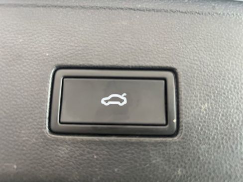Used 2022 Volkswagen Atlas Cross Sport SE AWD/4WD image 8