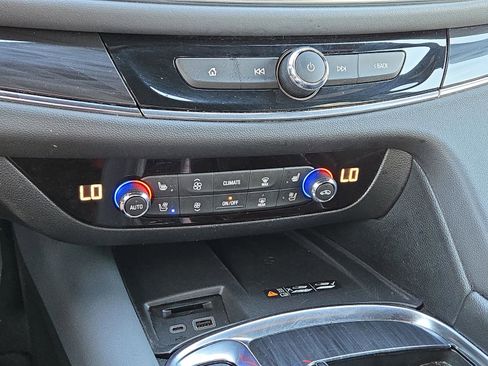 Used 2024 Buick Enclave Premium image 30