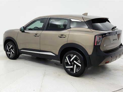 Used 2025 Nissan Kicks SV w/ Charging Package FWD image 3