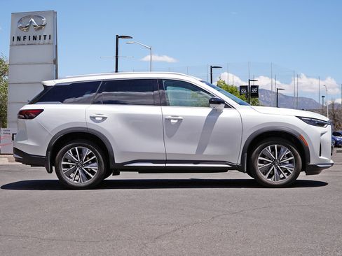 Certified 2026 INFINITI QX60 Luxe w/ Cargo Package AWD/4WD image 12