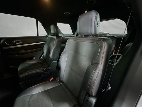 Used 2019 Ford Explorer XLT w/ Equipment Group 202A image 23