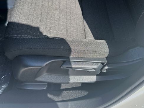 Certified 2025 Honda HR-V LX image 17