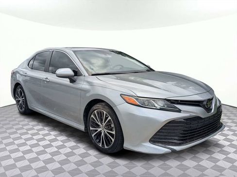 Used 2020 Toyota Camry XSE FWD image 2