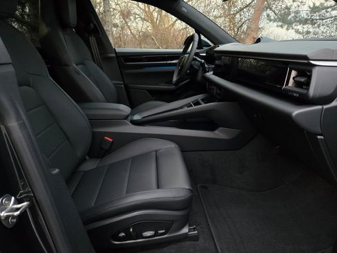 New 2025 Porsche Macan 4S Electric image 28