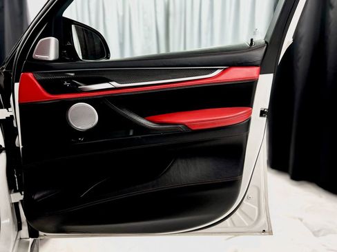 Used 2016 BMW X6 M image 44