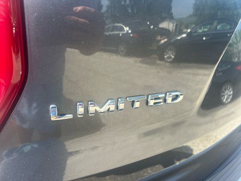 Used 2018 Ford Explorer Limited image 8