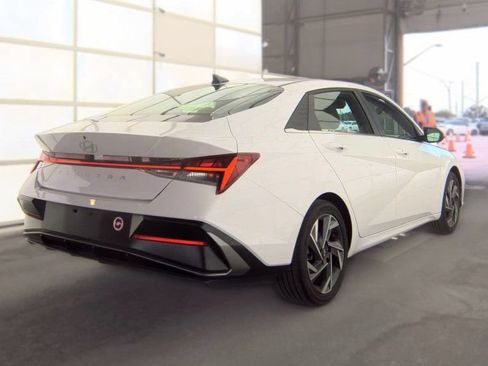 Certified 2025 Hyundai Elantra SEL FWD image 4