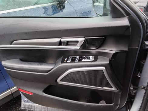 Used 2022 Kia Telluride LX image 9