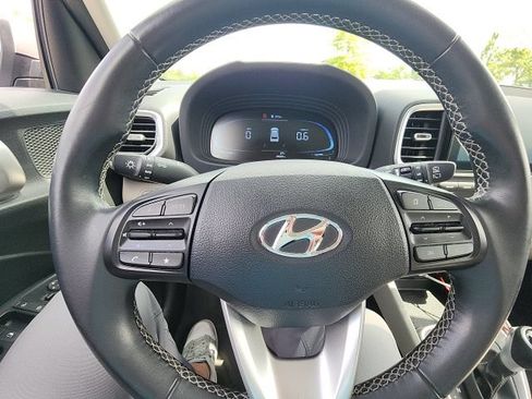 Certified 2024 Hyundai Venue SEL FWD image 31