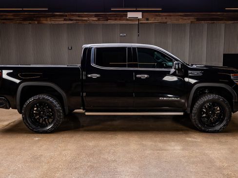 Used 2023 GMC Sierra 1500 Denali Ultimate image 11