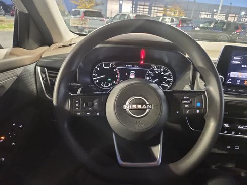 Used 2023 Nissan Rogue SV image 27