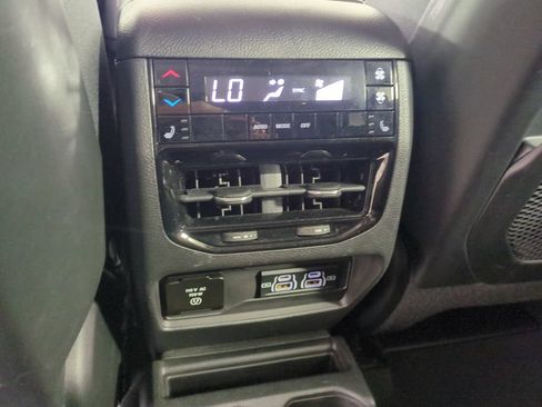 Used 2022 Jeep Grand Cherokee L Limited w/ Luxury Tech Group II AWD/4WD image 18