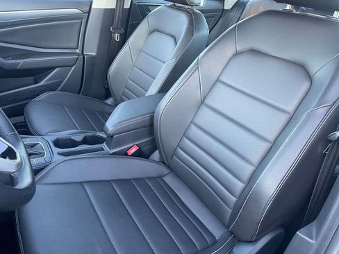 Used 2024 Volkswagen Jetta SE image 10