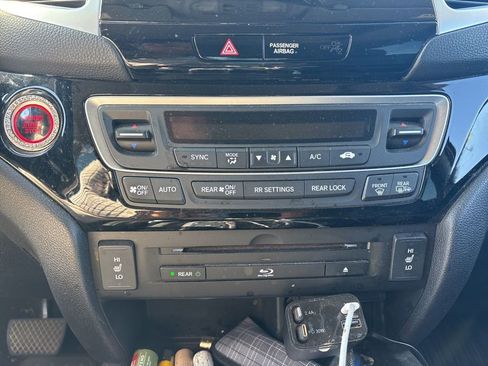 Used 2018 Honda Pilot Touring image 4