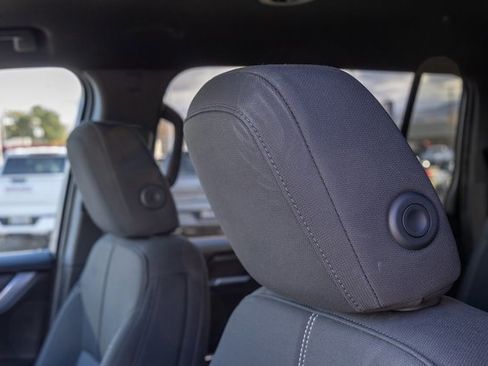 Used 2025 GMC Acadia Elevation image 11