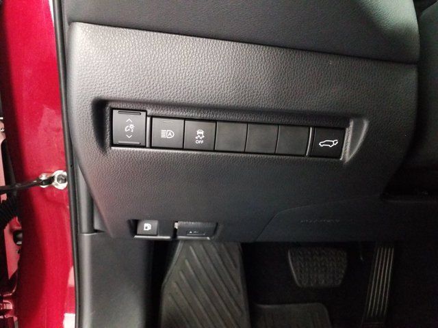 Used 2023 Toyota Venza LE AWD/4WD image 10