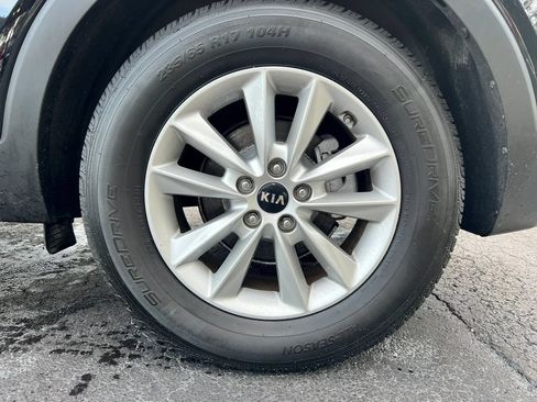 Used 2017 Kia Sorento AWD image 8