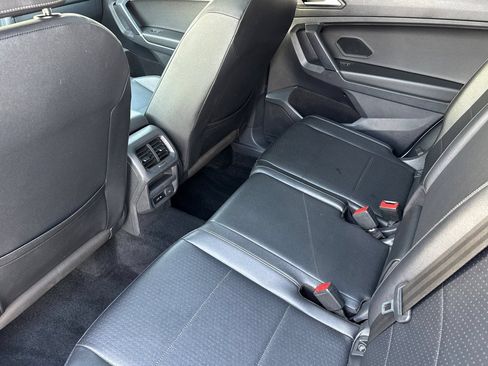 Used 2020 Volkswagen Tiguan SEL FWD image 12