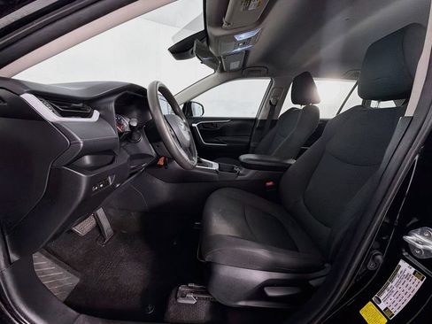 Used 2021 Toyota RAV4 LE FWD image 12
