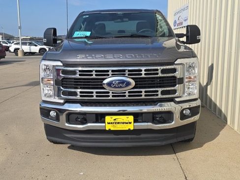 Used 2024 Ford F250 XLT image 3
