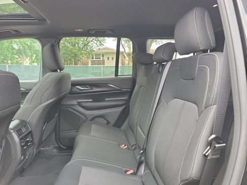 Used 2025 Jeep Grand Cherokee Laredo X RWD image 16