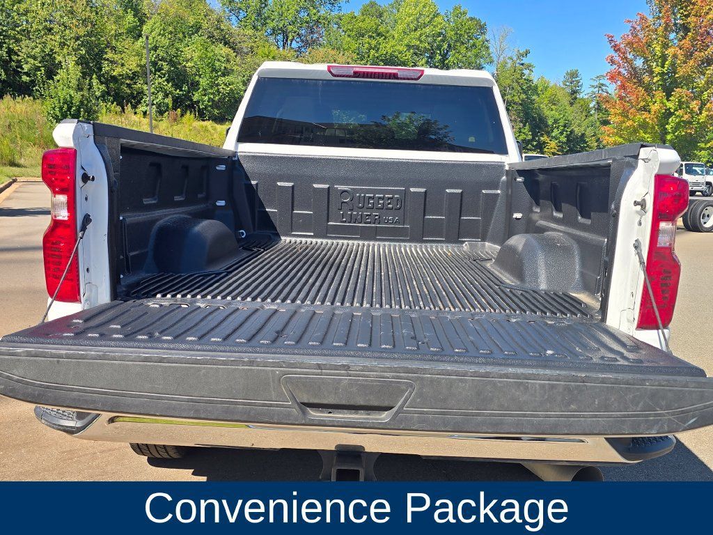 Used 2025 Chevrolet Silverado 2500 LT w/ Convenience Package AWD/4WD image 4