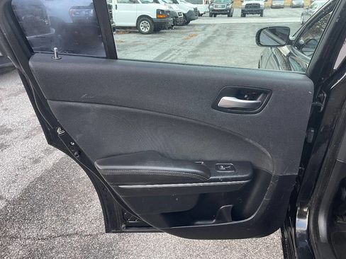 Used 2018 Dodge Charger SXT image 27