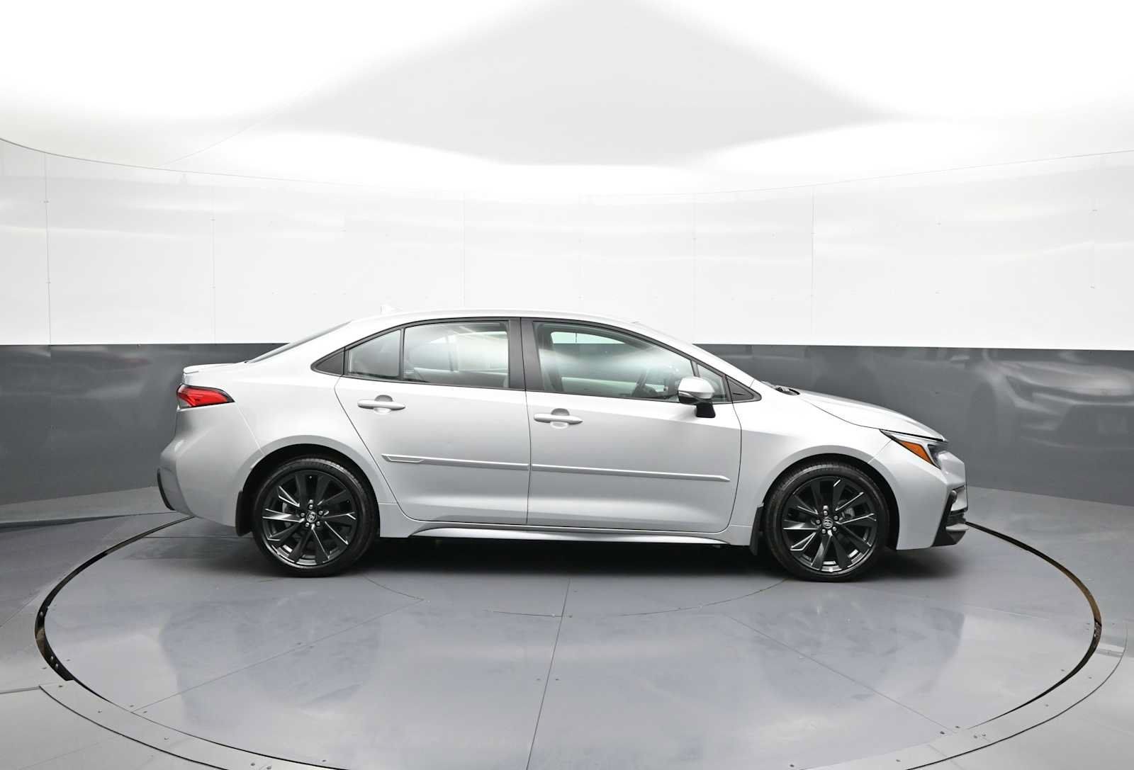 Certified 2024 Toyota Corolla SE FWD image 5