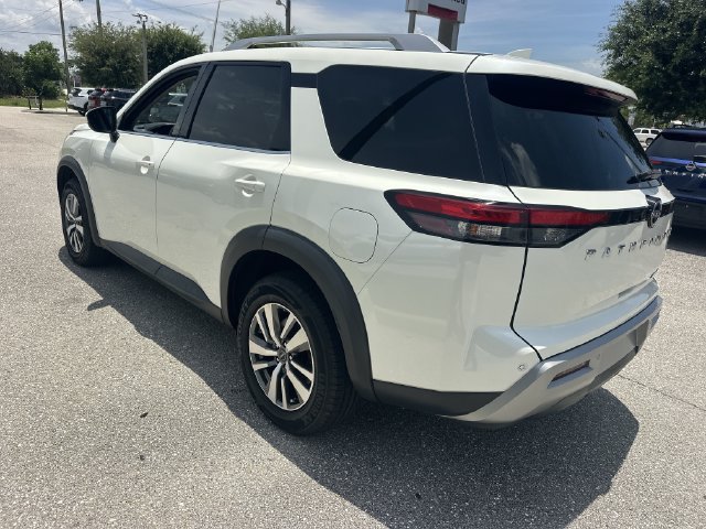 Used 2023 Nissan Pathfinder SL AWD/4WD image 9