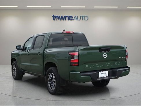 Used 2024 Nissan Frontier SL image 3