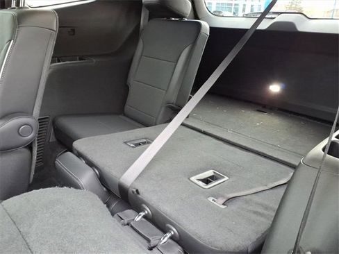 Used 2025 Buick Enclave Preferred image 9