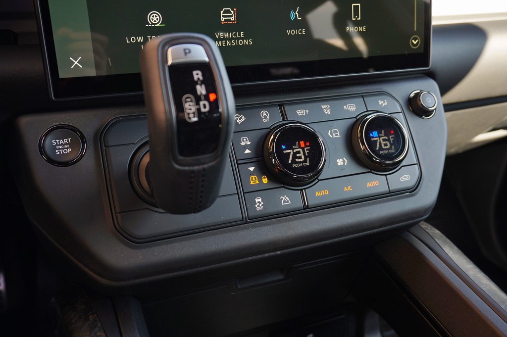 New 2026 Land Rover Defender 110 OCTA AWD/4WD image 29