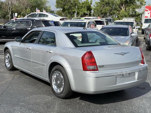Used 2005 Chrysler 300 Touring image 6