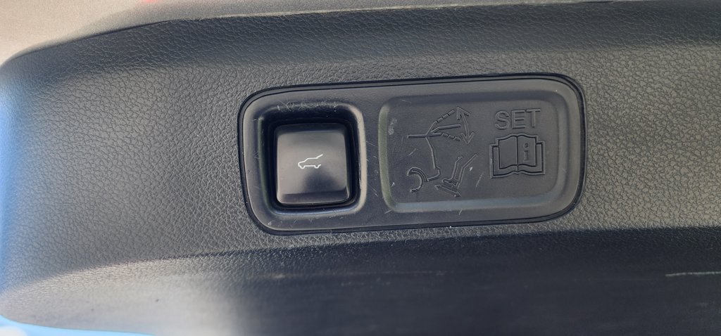Used 2020 Ford Expedition XLT w/ Equipment Group 202A AWD/4WD image 25