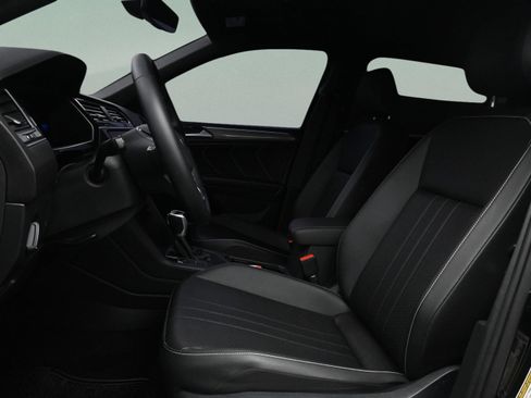 Used 2023 Volkswagen Tiguan SE R-Line image 18