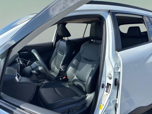 Used 2022 Toyota Corolla Cross XLE w/ Convenience Package image 26