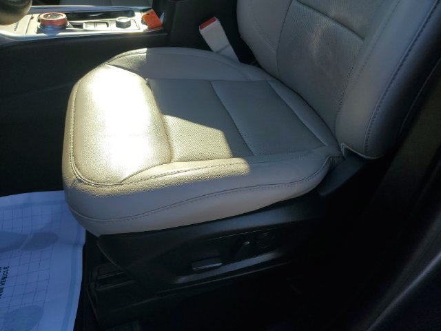 Used 2022 Ford Explorer Limited w/ Equipment Group 301A AWD/4WD image 22