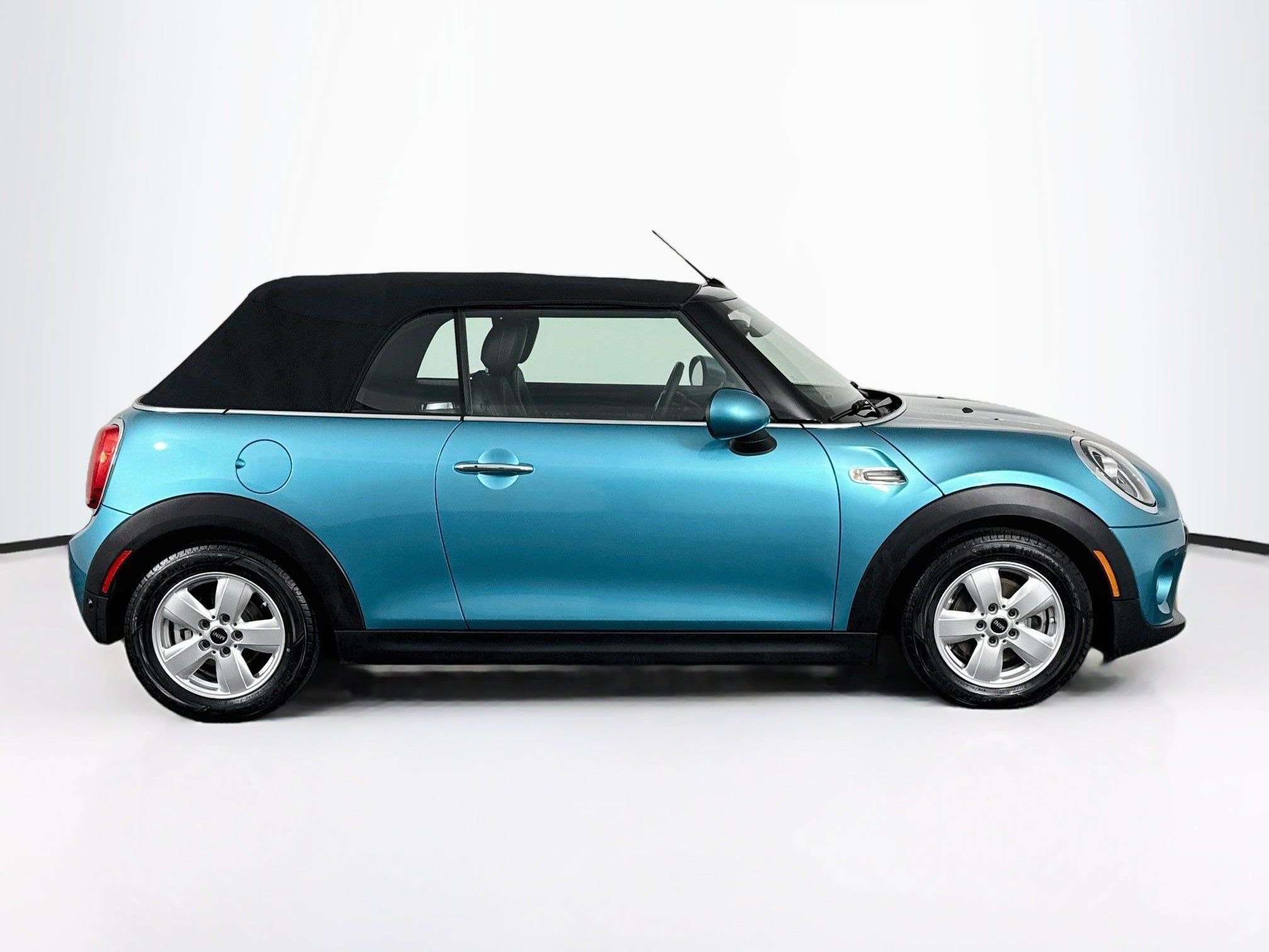 Used 2019 MINI Cooper Convertible w/ Premium Package FWD image 16