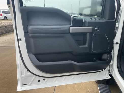Used 2022 Ford F250 Platinum w/ FX4 Off-Road Package image 9