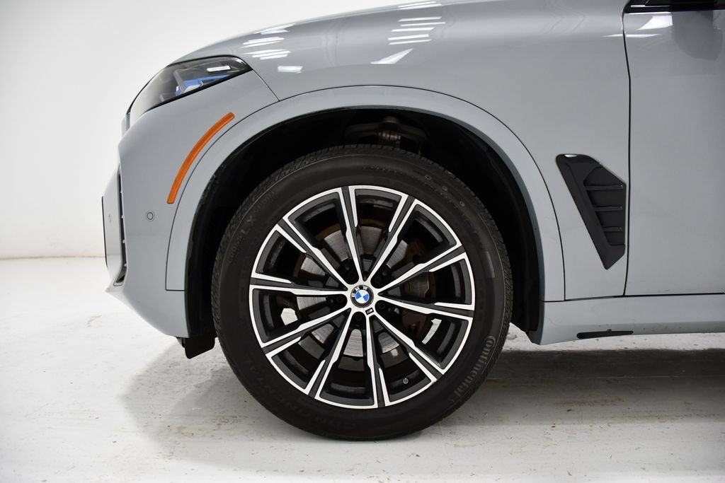 Used 2024 BMW X5 xDrive40i w/ M Sport Package AWD/4WD image 7