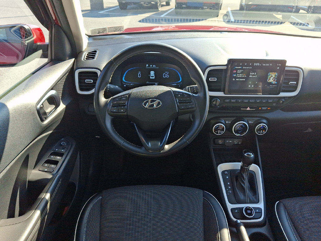 Used 2024 Hyundai Venue Limited FWD image 11