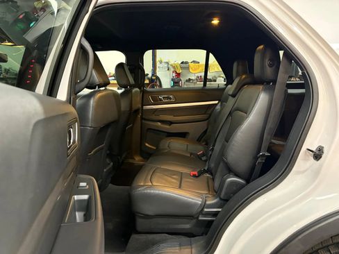 Used 2018 Ford Explorer XLT w/ Equipment Group 202A image 26