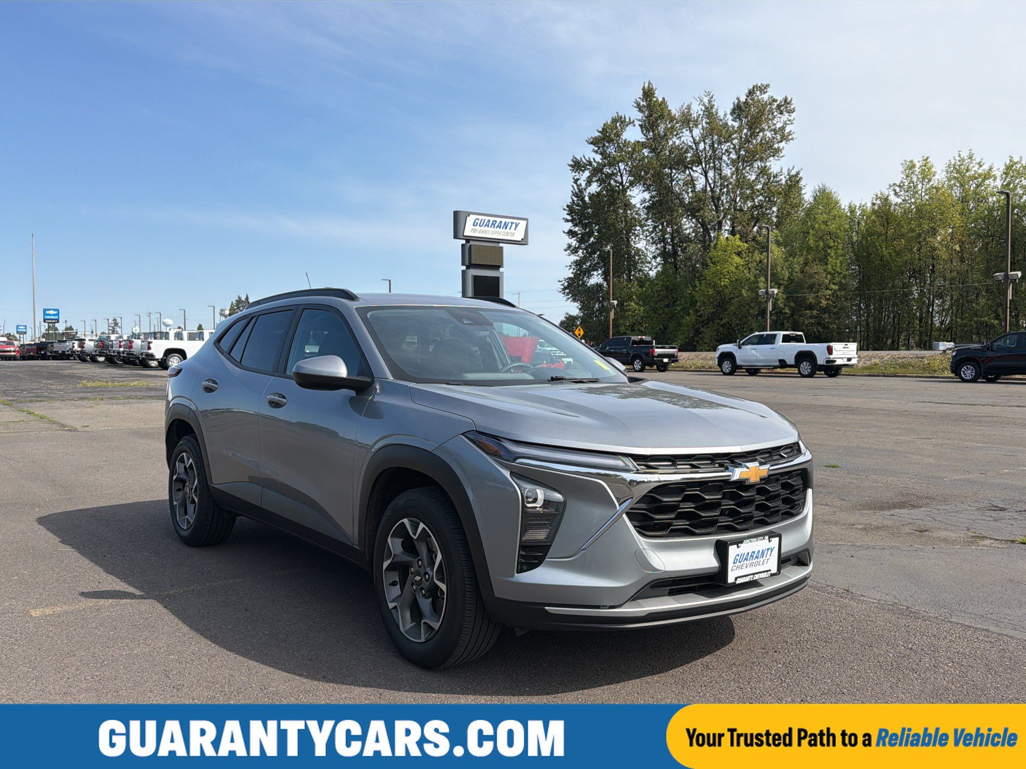 Used 2024 Chevrolet Trax LT FWD image 1