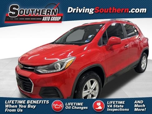 Used 2018 Chevrolet Trax LT w/ LT Convenience Package image 1