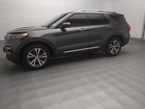 Used 2020 Ford Explorer Platinum w/ Premium Technology Package image 2