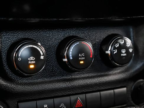 Used 2016 Jeep Wrangler Sport image 21