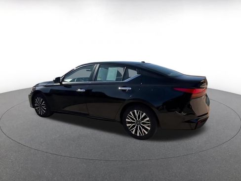 Used 2025 Nissan Altima 2.5 SV FWD image 10