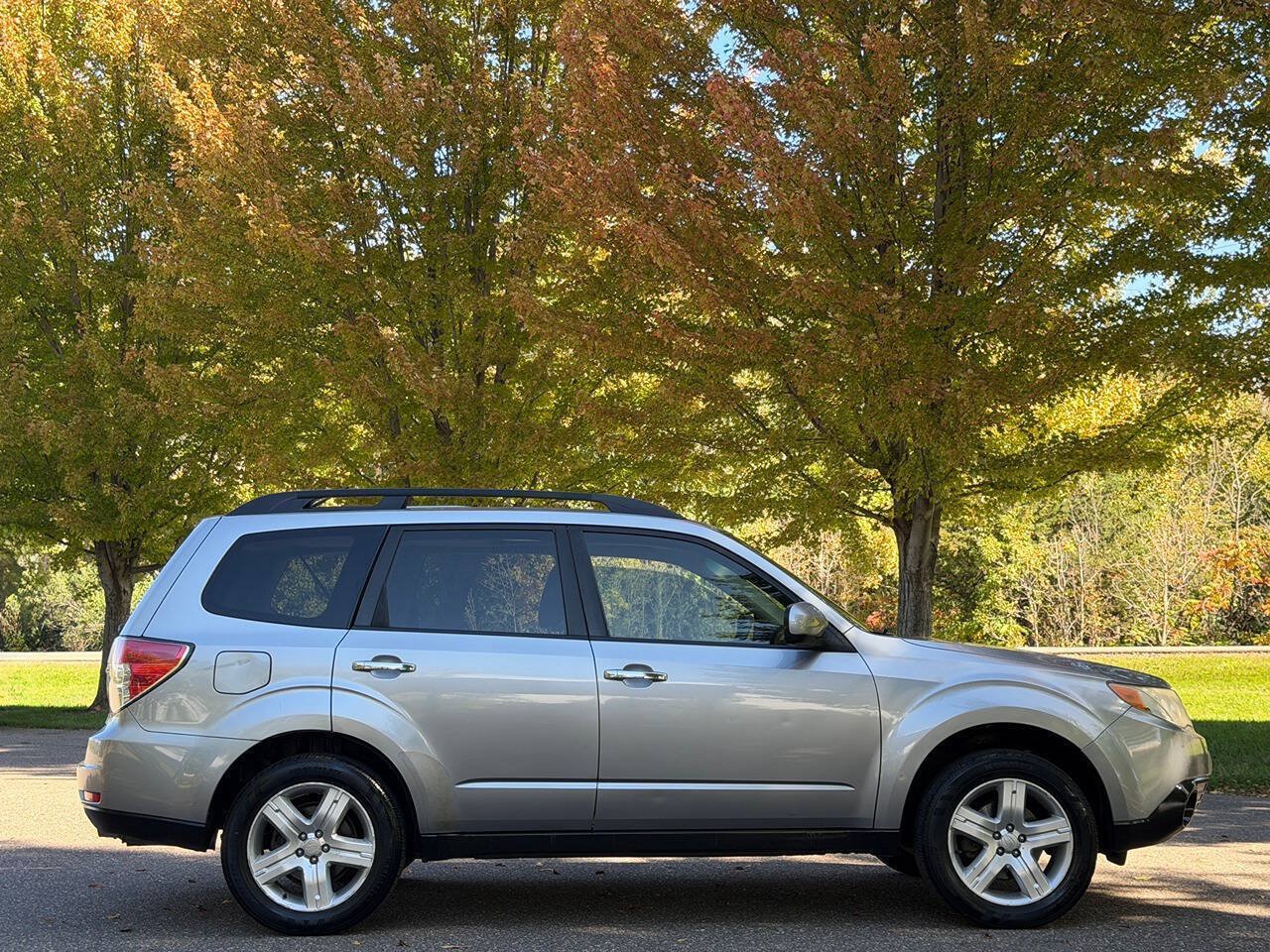 Used 2010 Subaru Forester 2.5X Limited AWD/4WD image 7