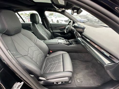 Used 2024 BMW i5 eDrive40i image 13